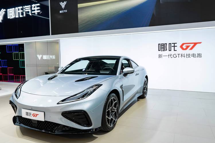 广州88哪吒汽车在智能汽车领域的表现，领途汽车在新能源汽车市场中的影响力